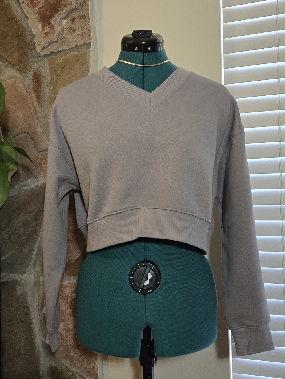 Zara Z3D V-Neck Crop Sweater